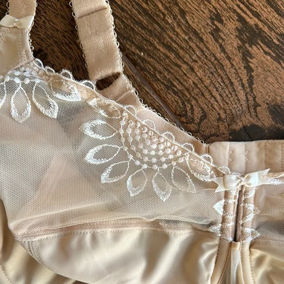 Elomi Beige Embroidered Bra - Picture 3 of 4